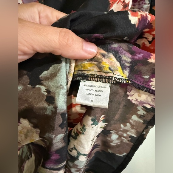 Bobeau floral wrap front short sleeve blouse EUC M - Picture 5 of 7